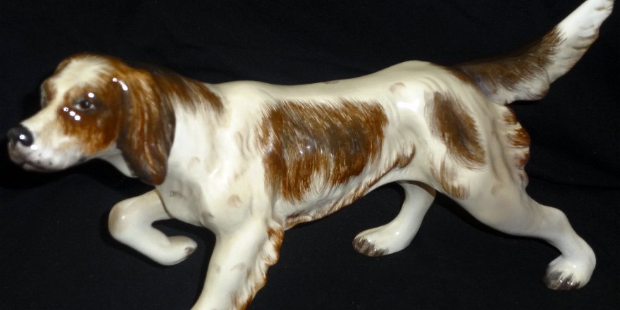 Dog - Perro Goldschieder with a dog in hunting position with a hand painted cream and brown color. Dimension is 12 inches long and 6 inches high. Goldschieder con un perro...